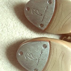 Bloch Tan Tap Shoes (Size 7.5)